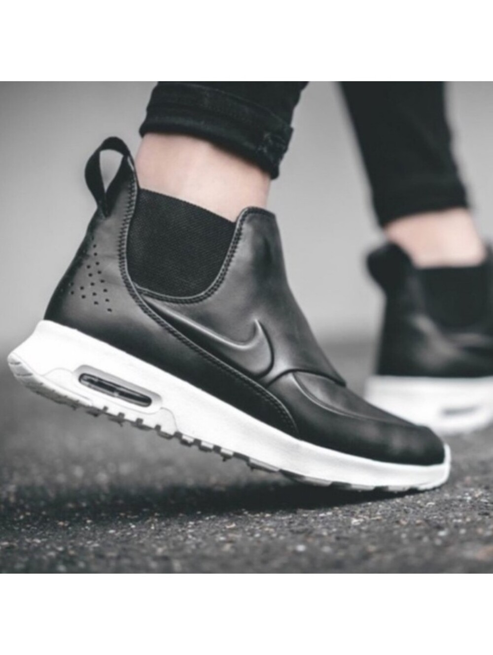 NWOT NIKE Air Max Thea Mid Black 7.5 Brand New!